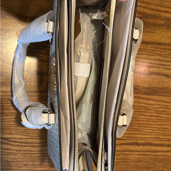 Michael Kors Cream Satchel Structured Design - Picture 5 of 8